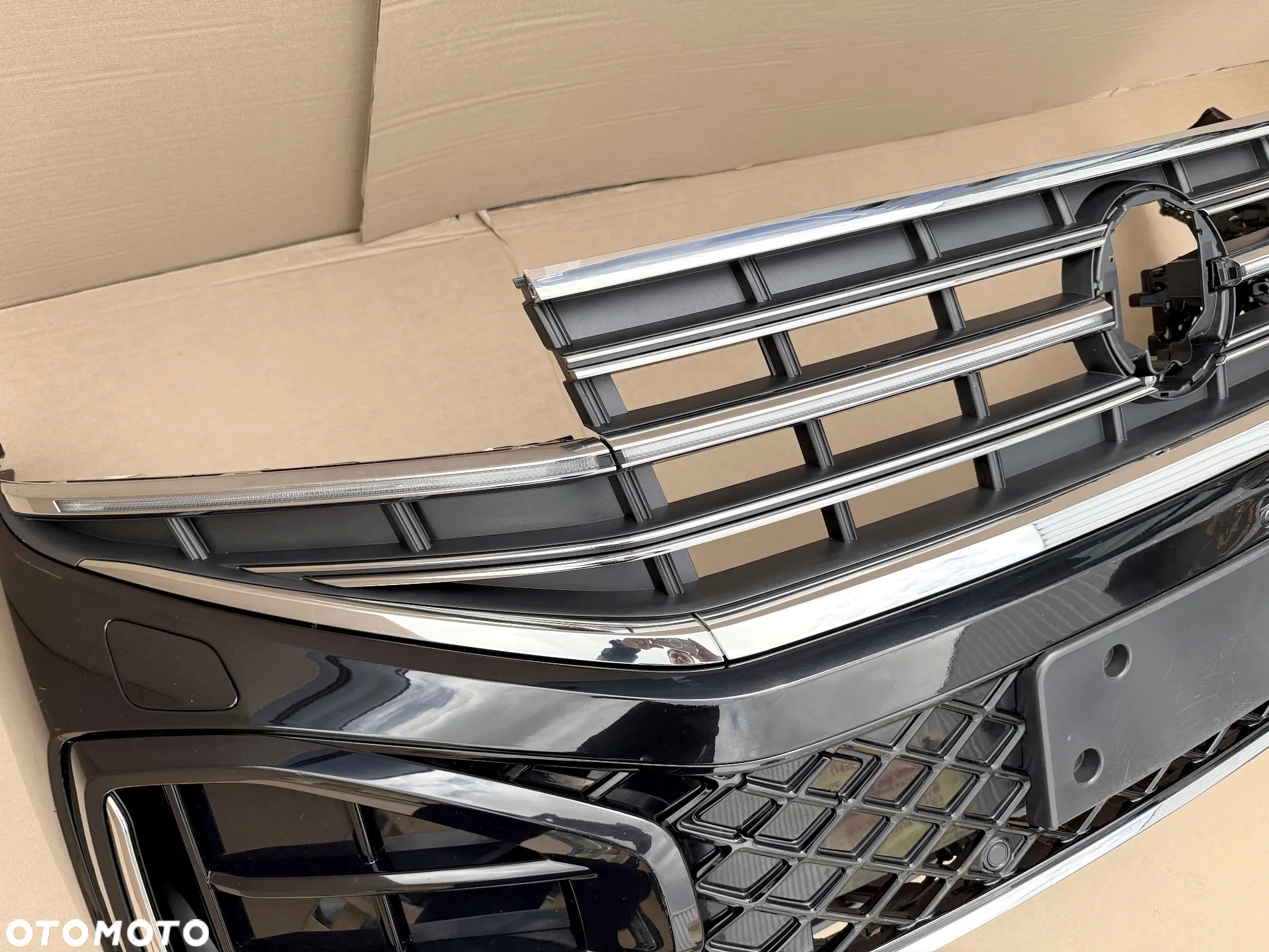 Zderzak Przedni VW Touareg III 760 Lift R-Line BLACK, LED Full - 8