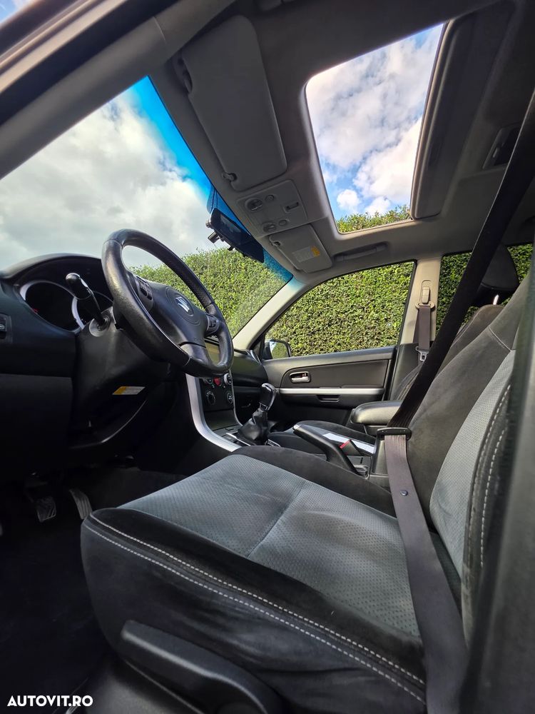 Suzuki Grand Vitara 2.4i JLX - 21