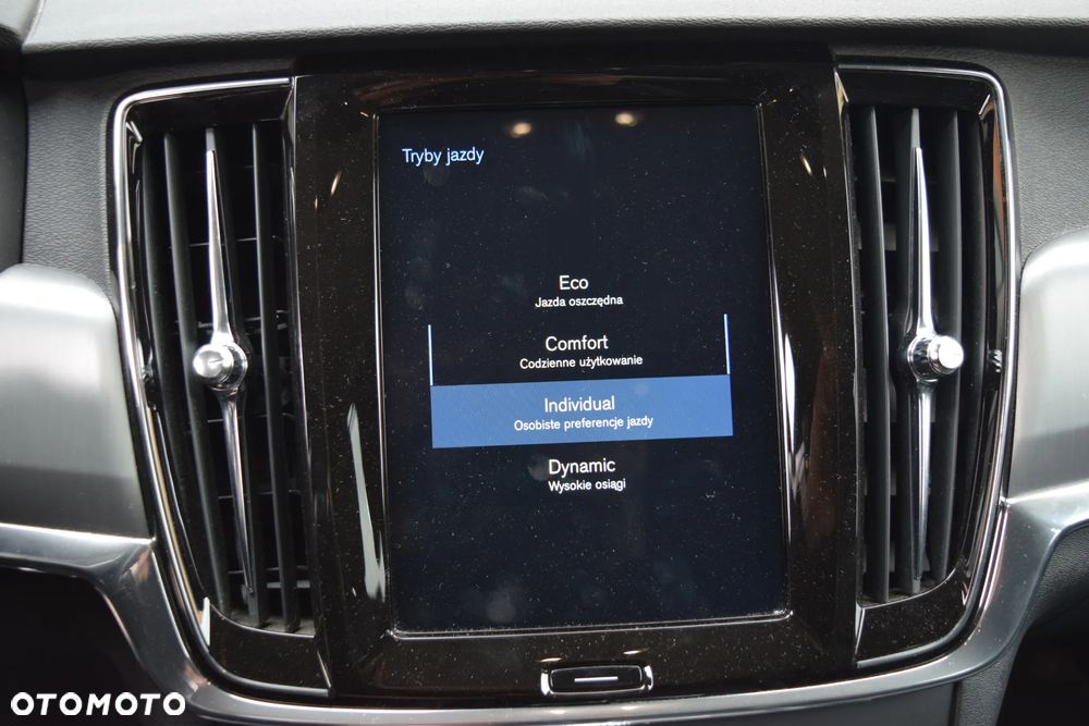 Volvo V90 D3 Momentum Pro - 25