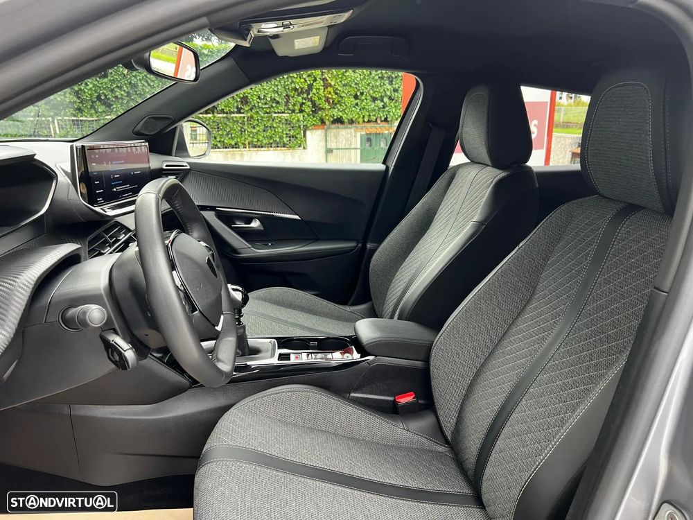 Peugeot 2008 1.2 PureTech Allure - 11