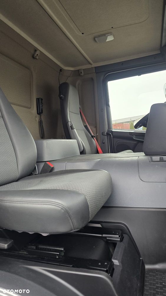 Scania P320 Euro 6 6x2 chłodnia izoterma kurierka 20 palet niski przebieg! super stan! rama do zabudowy laweta - 29