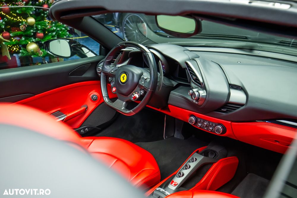 Ferrari 488 Spider - 11