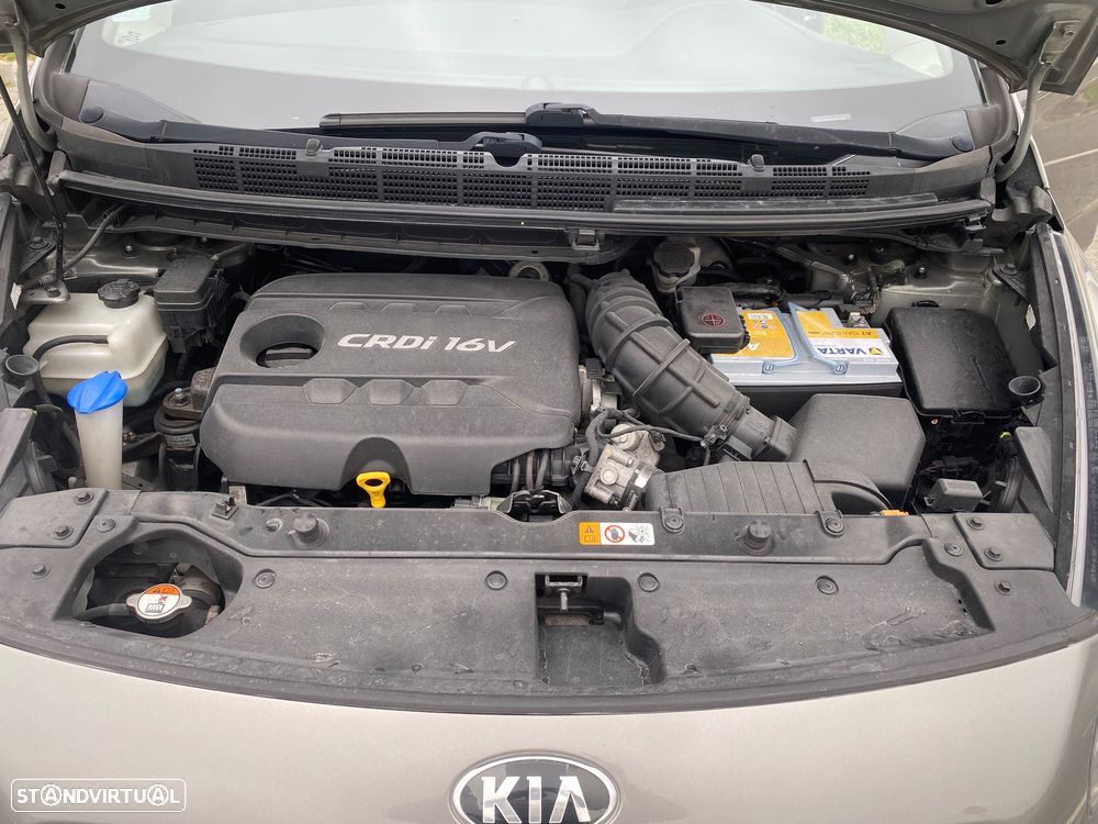 Kia Carens 1.7 CRDi ISG TX - 18