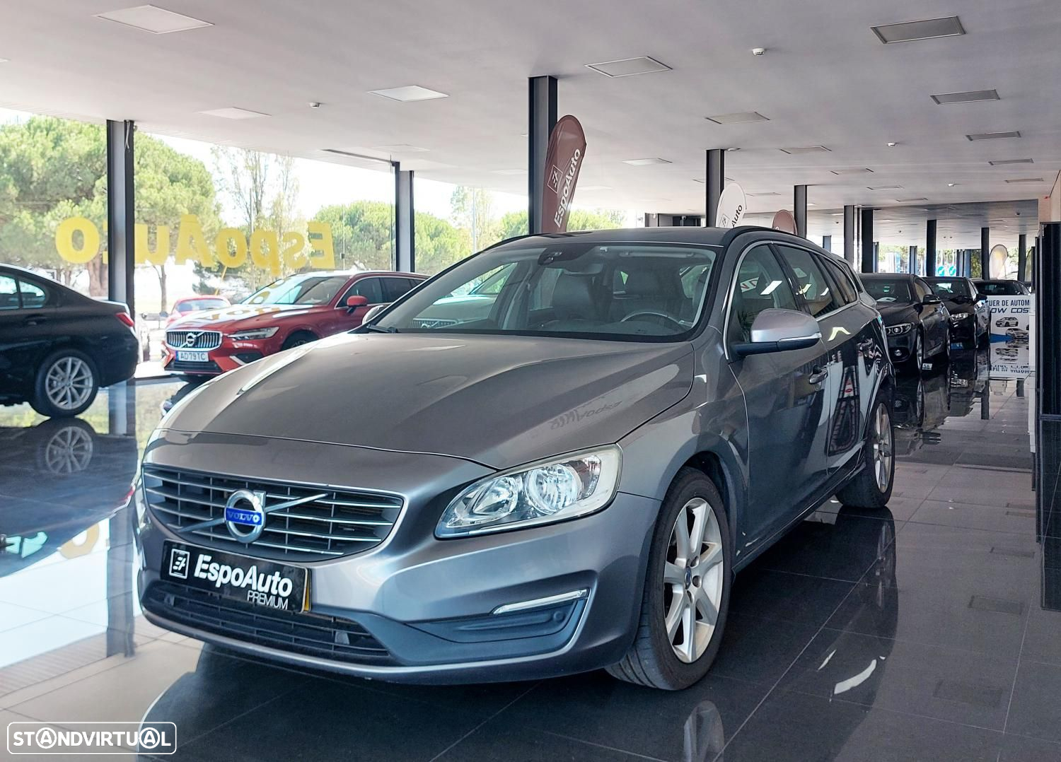 Volvo V60 2.0 D2 Momentum - 3