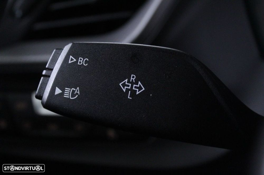 BMW 116 d Pack Desportivo M Auto - 25