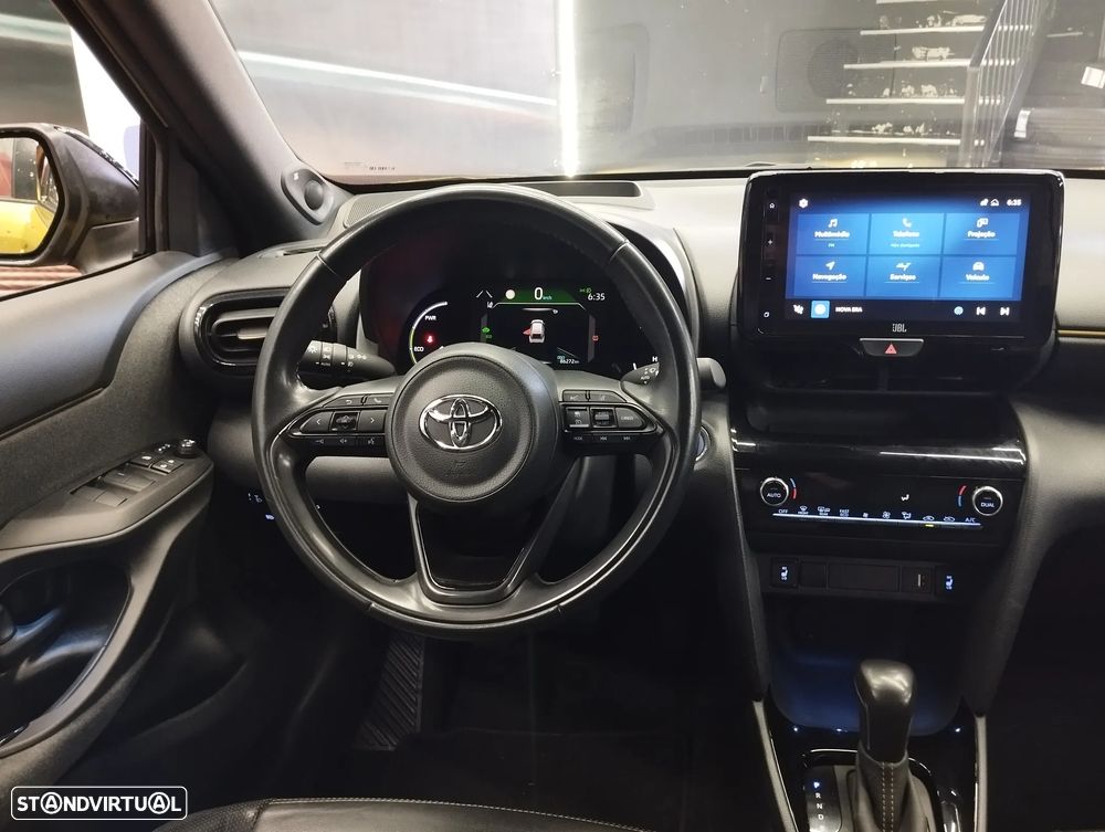 Toyota Yaris Cross 1.5 HDF Premier Edition - 18