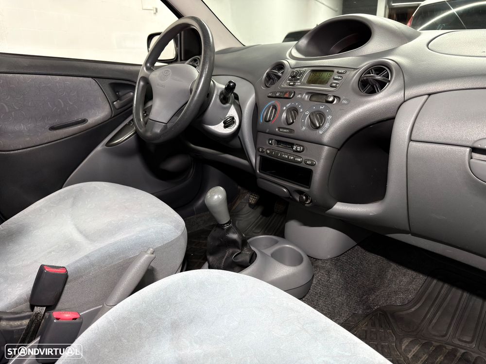 Toyota Yaris 1.0 Sol ABS+CD+AC - 11