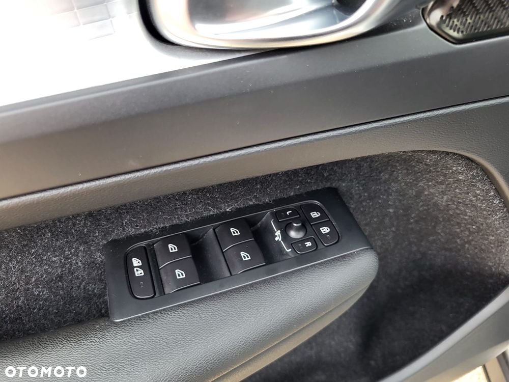Volvo XC 40 D3 SCR Momentum - 30