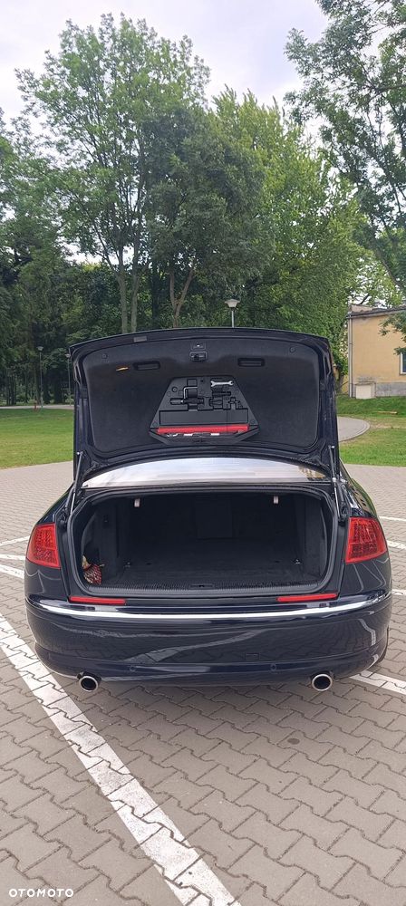 Audi A8 4.2 L Quattro - 14