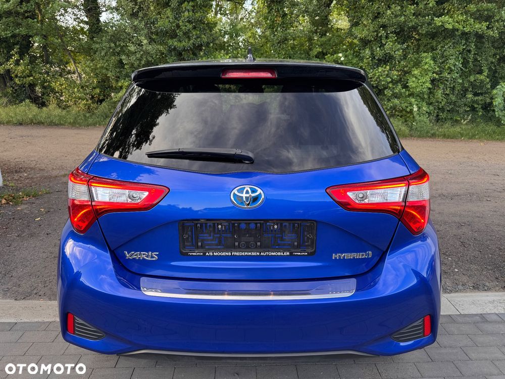 Toyota Yaris Hybrid 100 Selection Platinum - 8