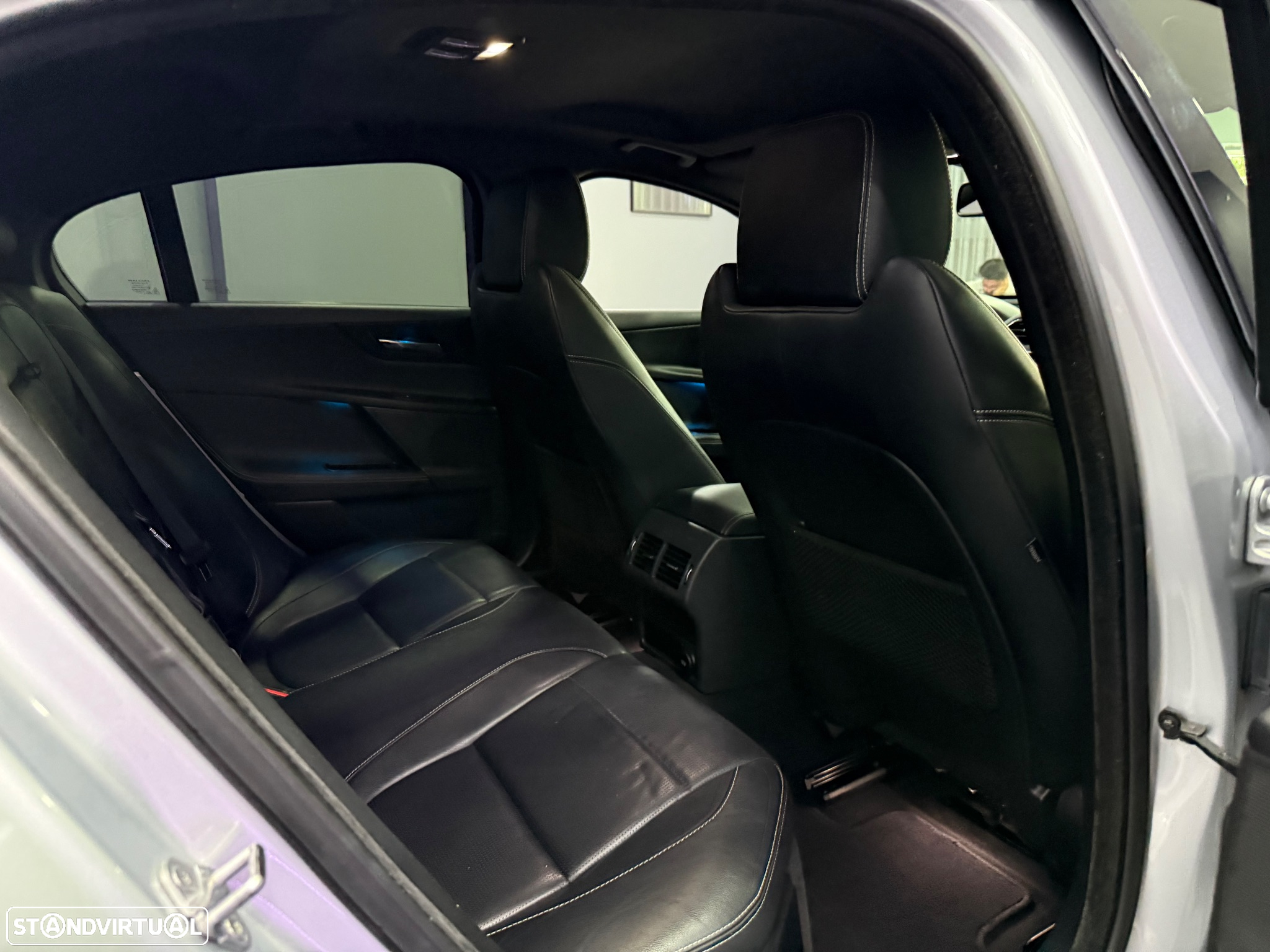 Jaguar XE 2.0 D R-Sport Aut. - 30
