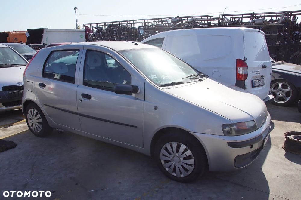 Auto na części - Fiat Punto II 1.2 8V 60 KM 188A4000 2003R Silnik Skrzynia Drzwi Maska Klapa Zderzak Błotnik Szyba Lusterko Deska Kokpit Sterownik Moduł Licznik Kierownica - 3