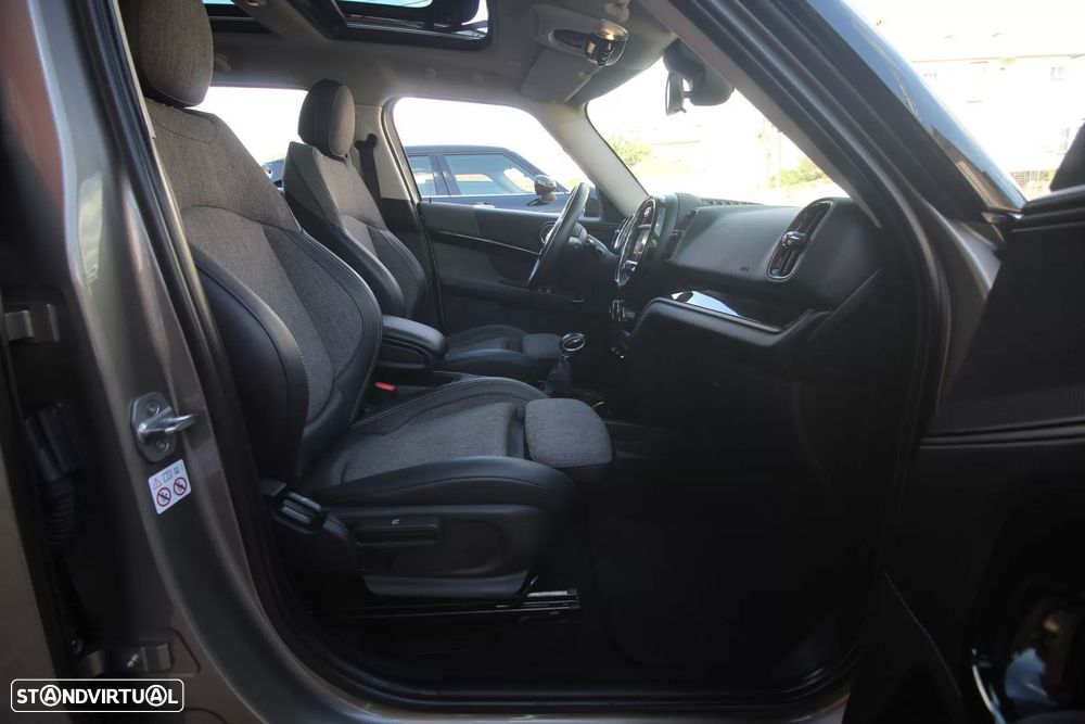 MINI Countryman Cooper SE ALL4 Auto - 29
