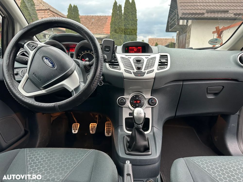 Ford Fiesta - 11