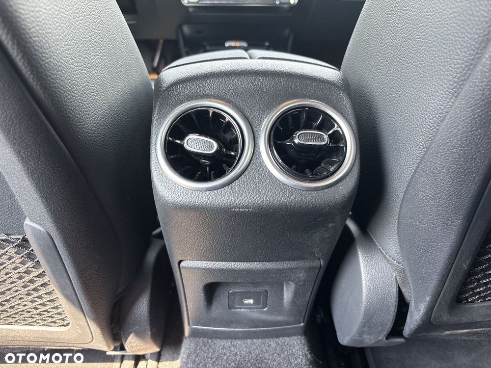 Mercedes-Benz CLA - 25