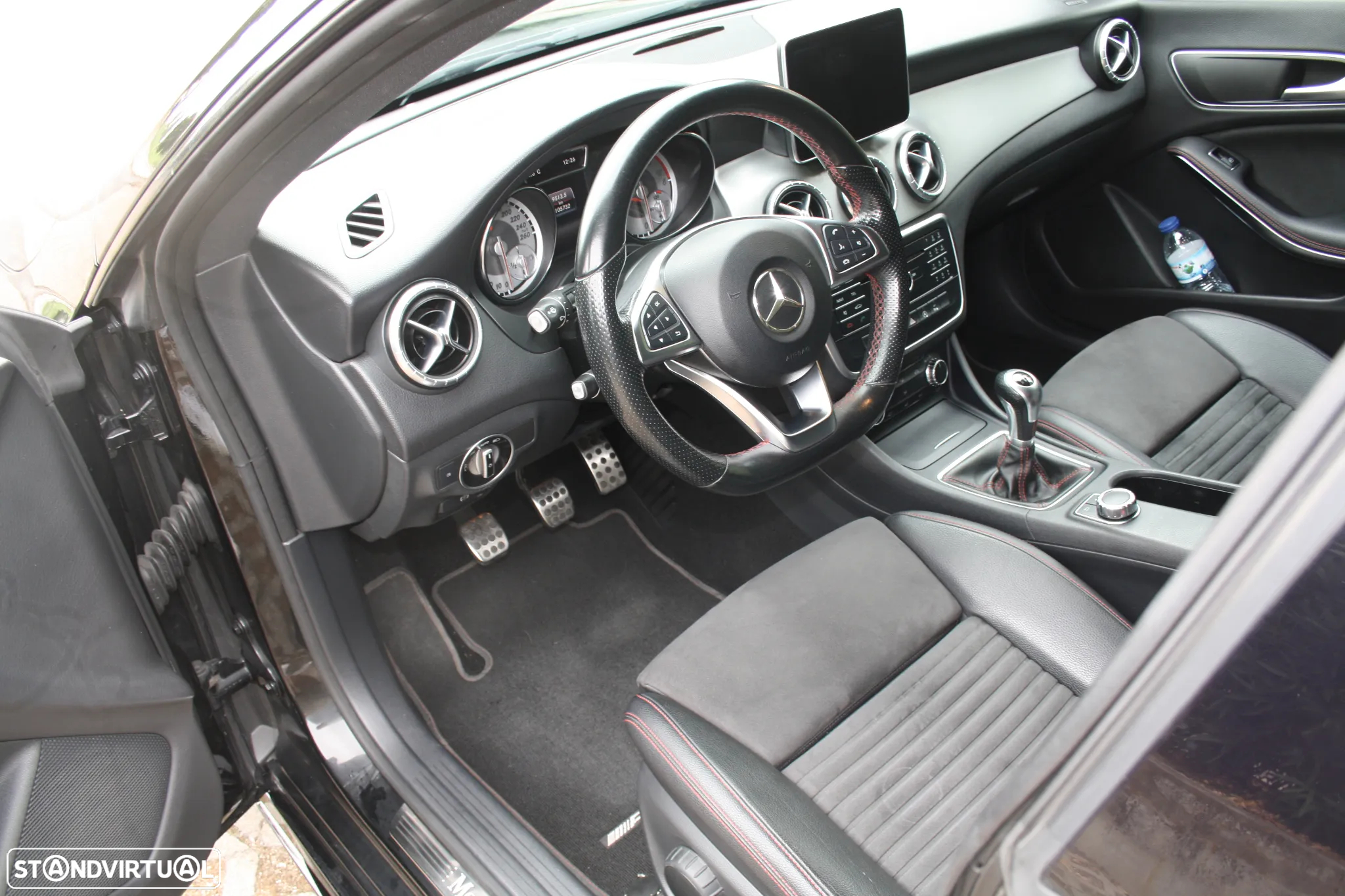 Mercedes-Benz CLA 180 d Shooting Brake AMG Line - 35