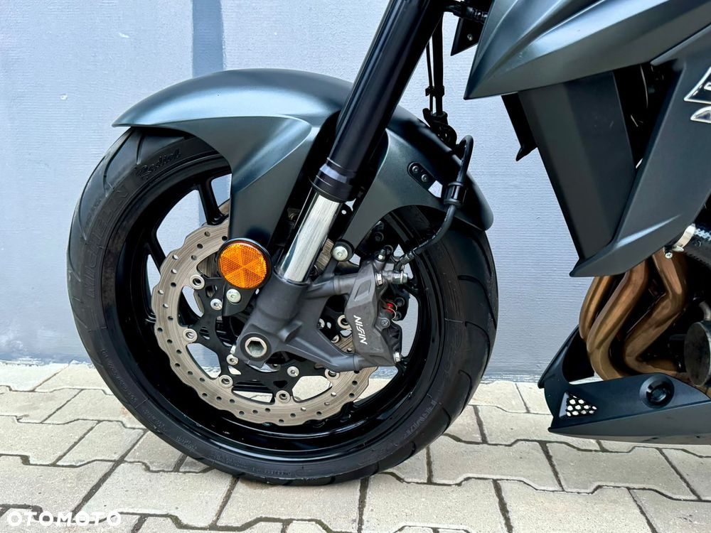 Suzuki GSX - 13