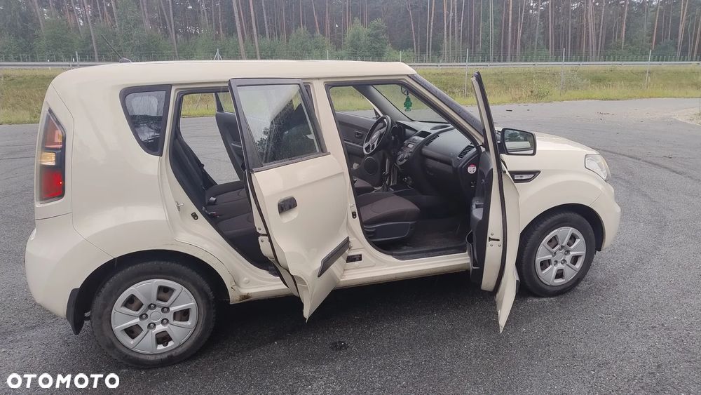 Kia Soul 1.6 L - 13