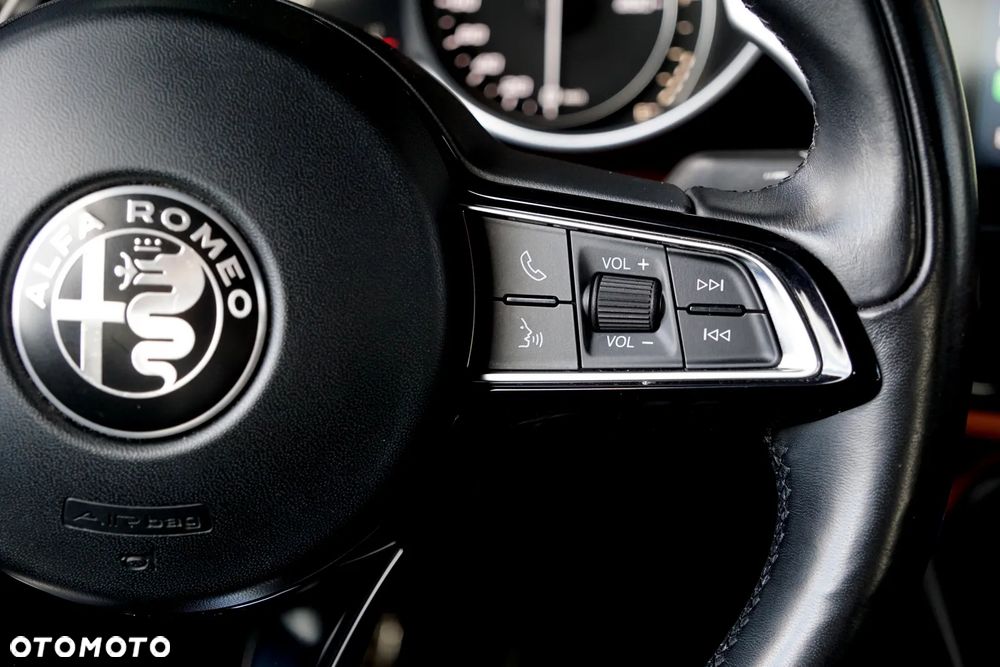 Alfa Romeo Giulia 2.0 Turbo Super - 32