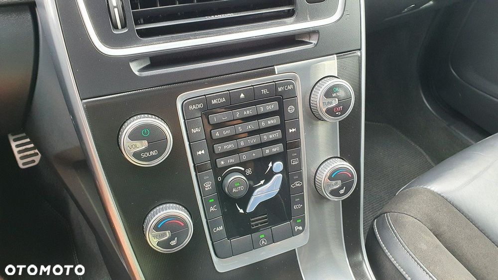 Volvo V60 D4 Geartronic R-Design - 23