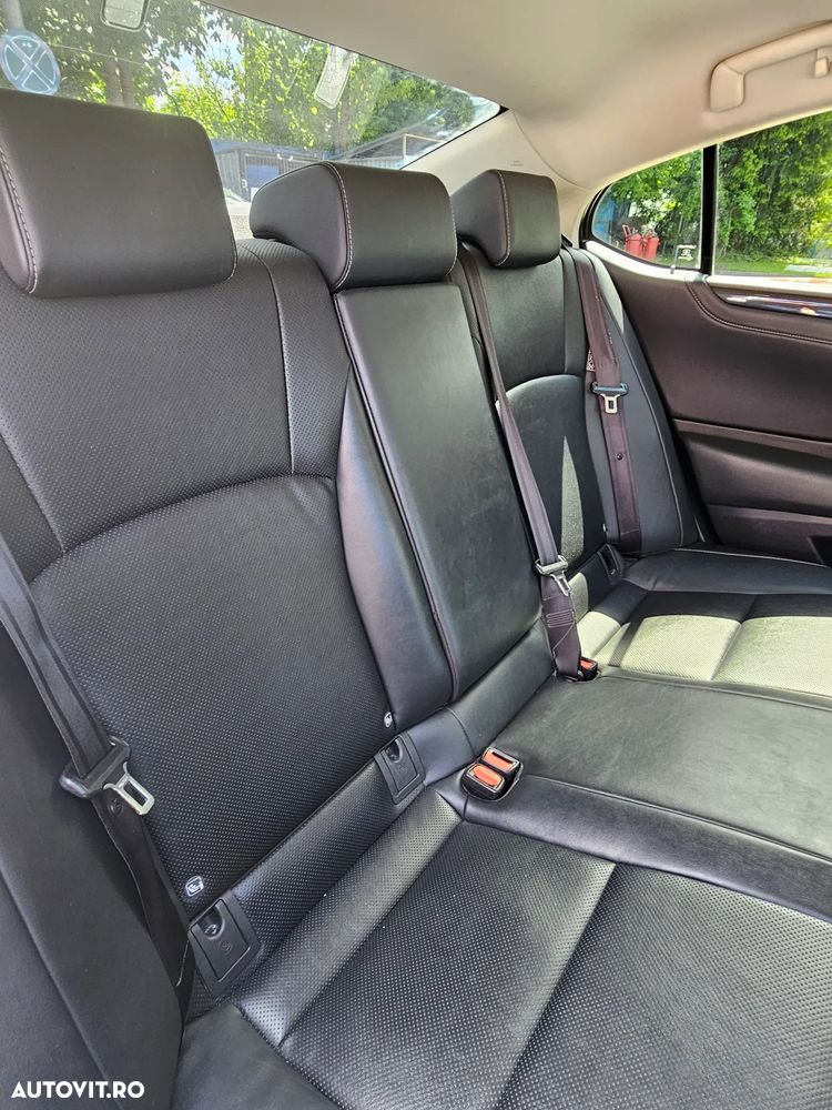 Lexus Seria ES 300h 2.5 TNGA HV 25H- 4X2 CVT Business - 6