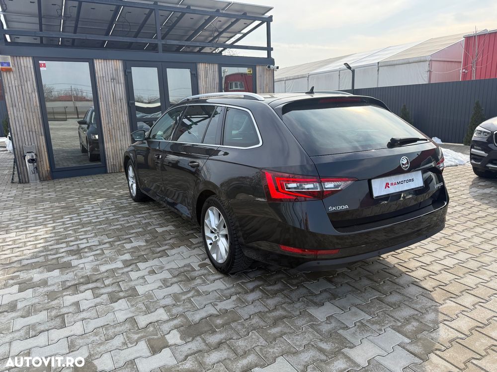 Skoda Superb 2.0 TDI DSG Active - 10
