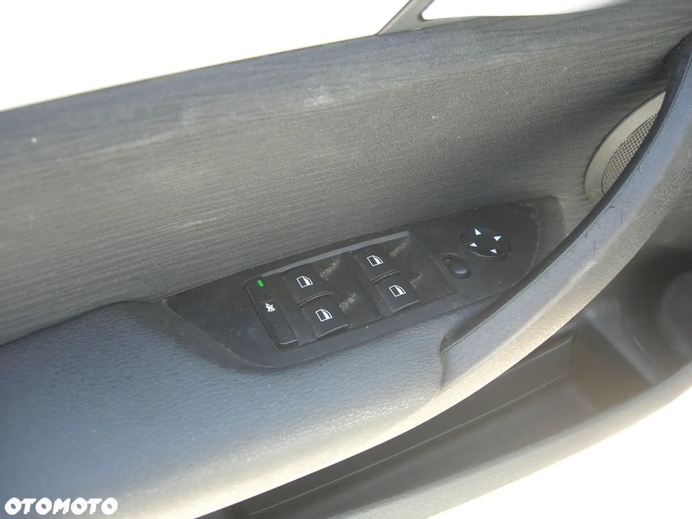 BMW X1 sDrive18d - 14
