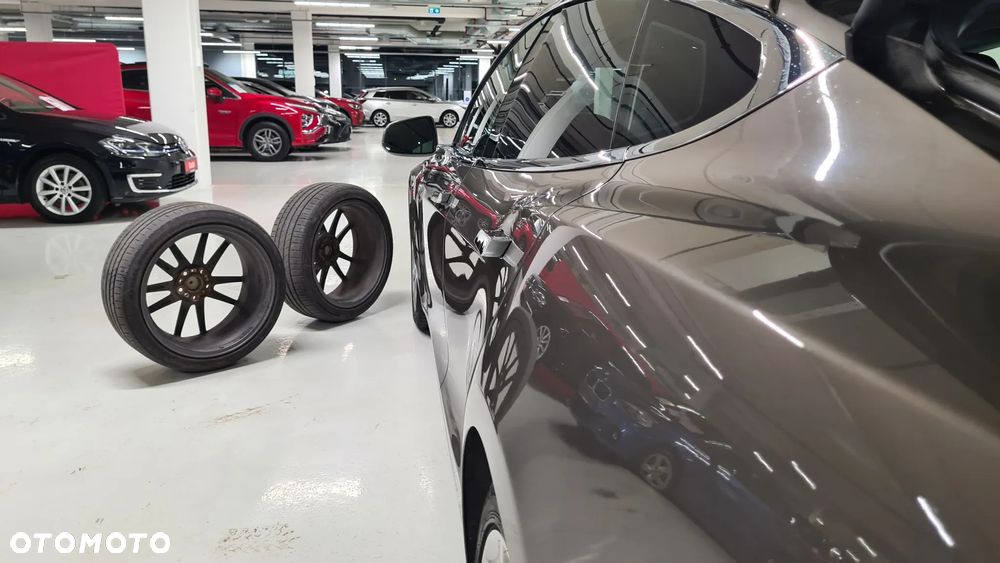 Tesla Model S - 20