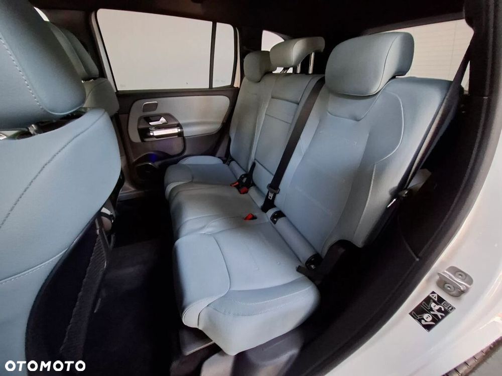 Mercedes-Benz GLB - 12