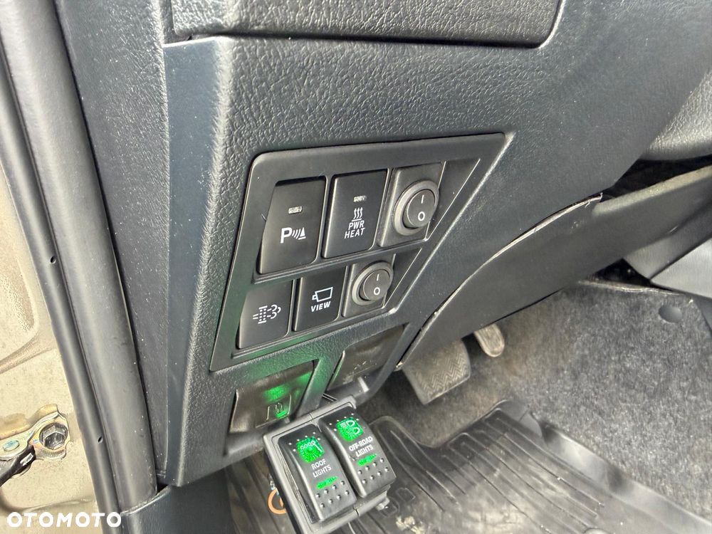 Toyota Hilux 2.8 D-4D Double Cab Invincible Sport 4x4 - 18