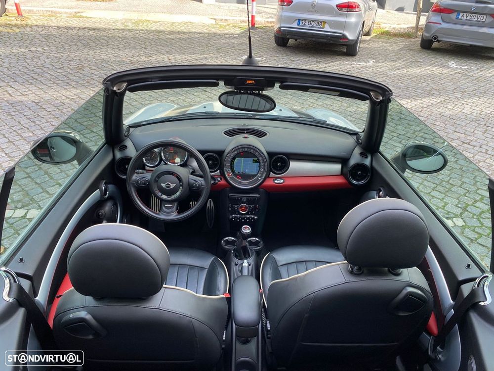 MINI Cabrio John Cooper Works - 17