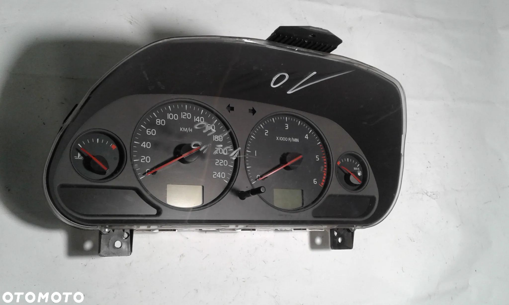 LICZNIK ZEGARY VOLVO V40 1.9 DIESEL 30623048 - 1