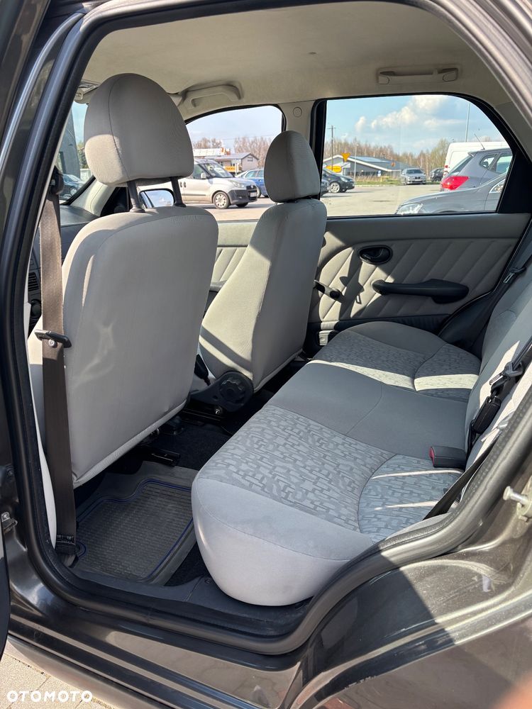 Fiat Albea 1.4 Dynamic - 10