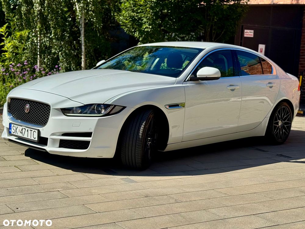 Jaguar XE 2.0 T Prestige - 2