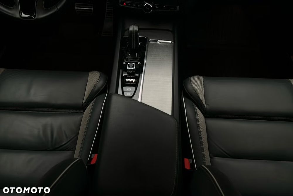 Volvo V60 B4 D R-Design - 9