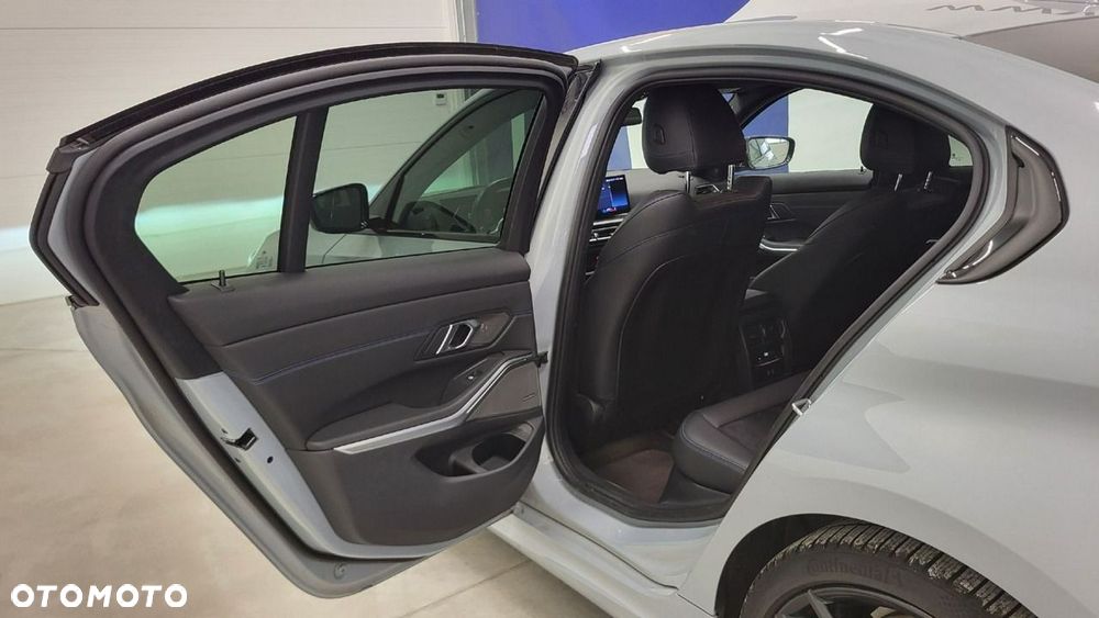 BMW Seria 3 320d xDrive mHEV M Sport - 24