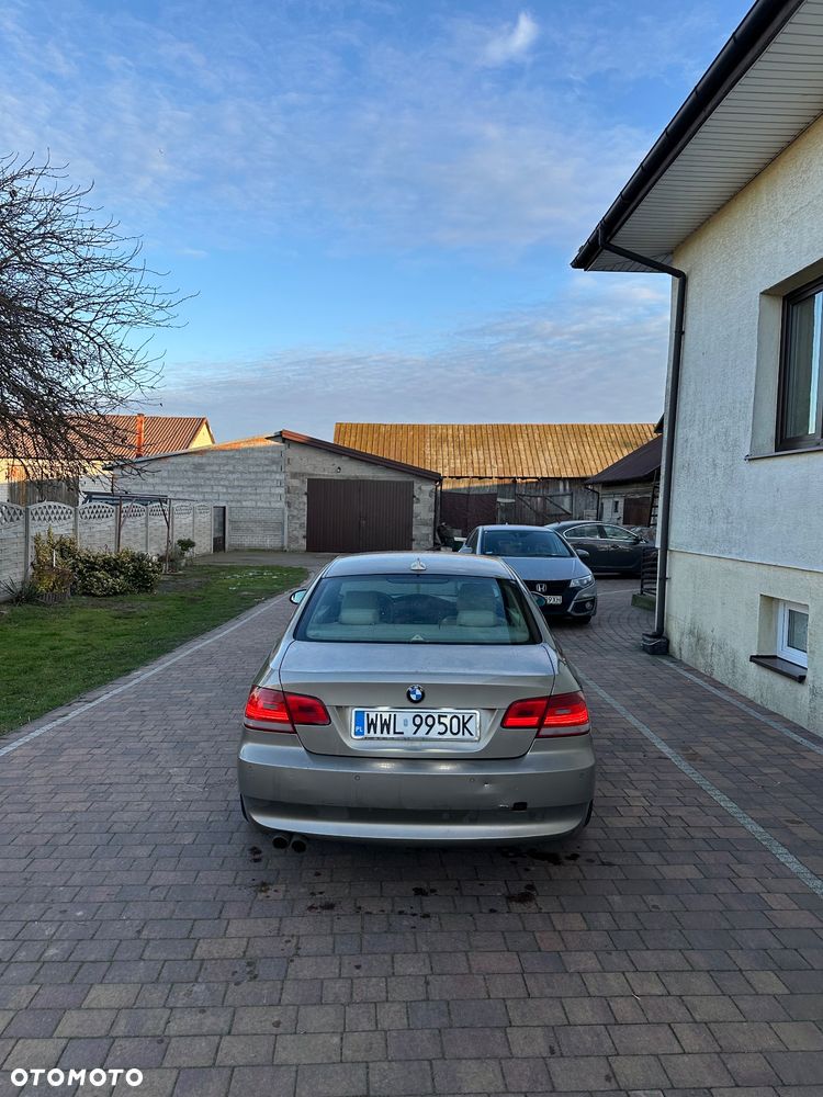 BMW Seria 3 325d - 4