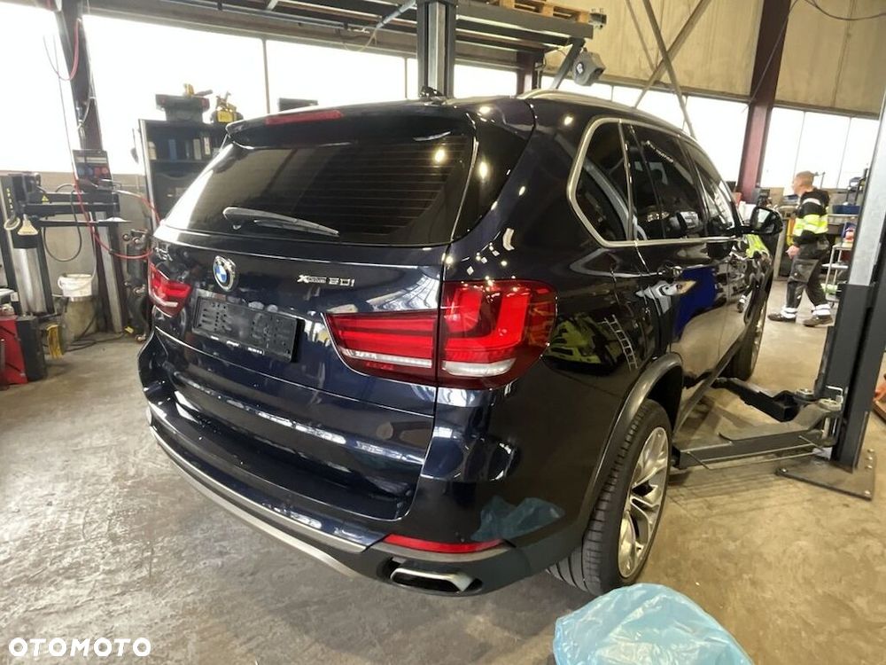 BMW X5 xDrive50i Sport-Aut - 2