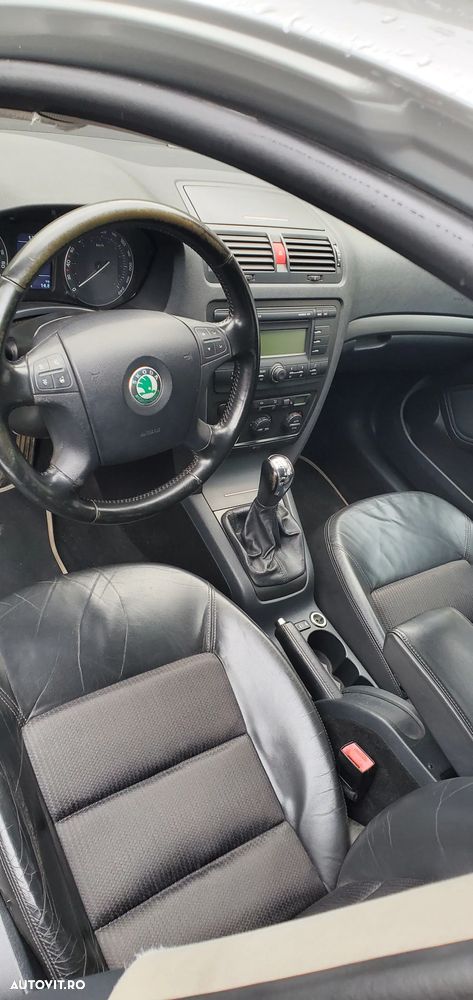 Skoda Octavia 2.0 FSI Laurin & Klement - 7