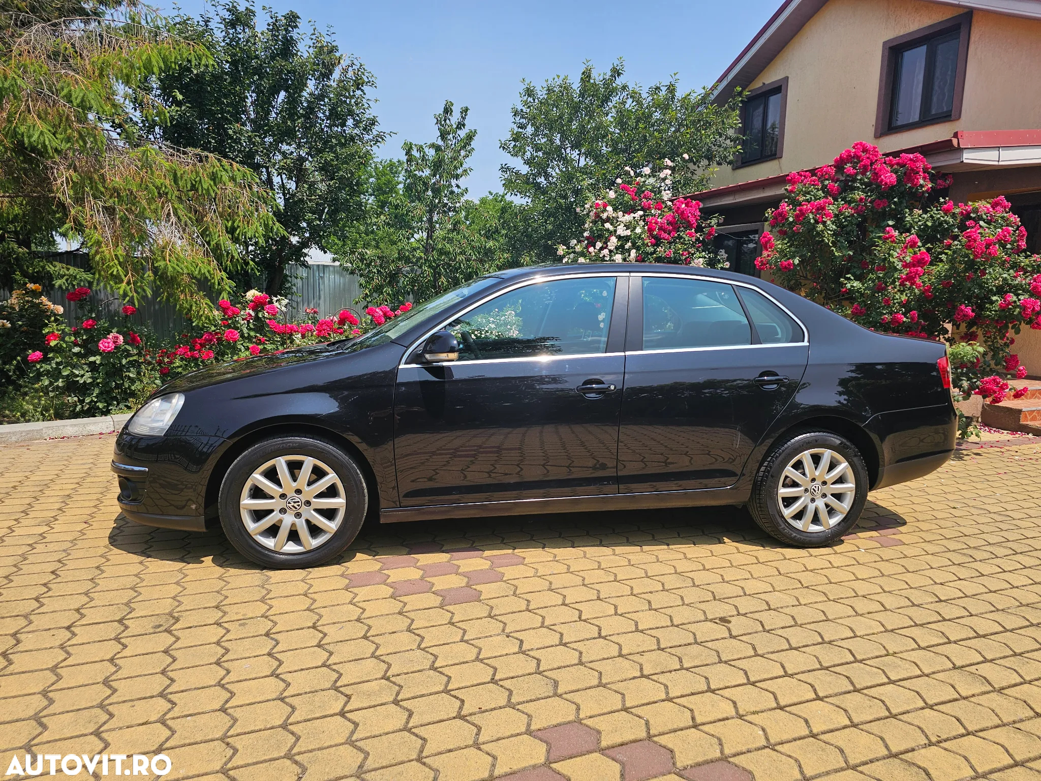 Volkswagen Jetta 1.9 TDI DPF Comfortline BlueMotion - 16