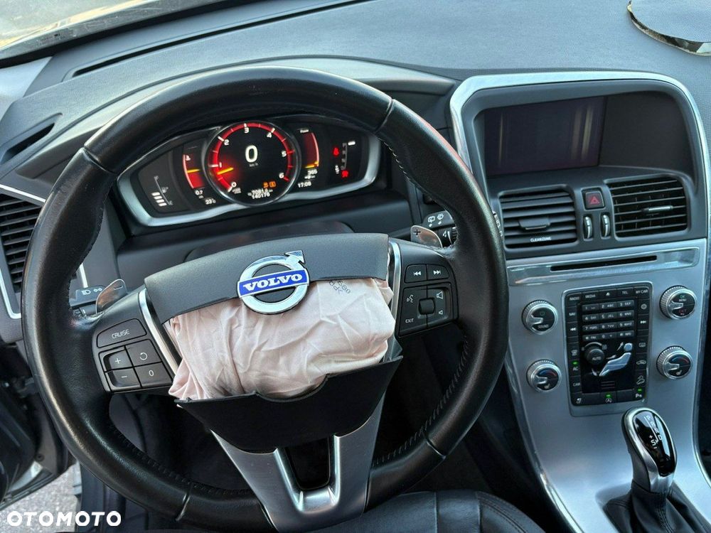 Volvo XC 60 D4 AWD Geartronic Momentum - 17