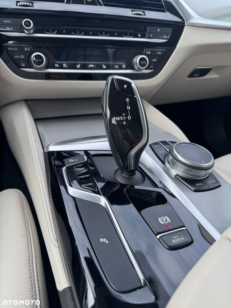 BMW Seria 5 520d xDrive Luxury Line sport - 6