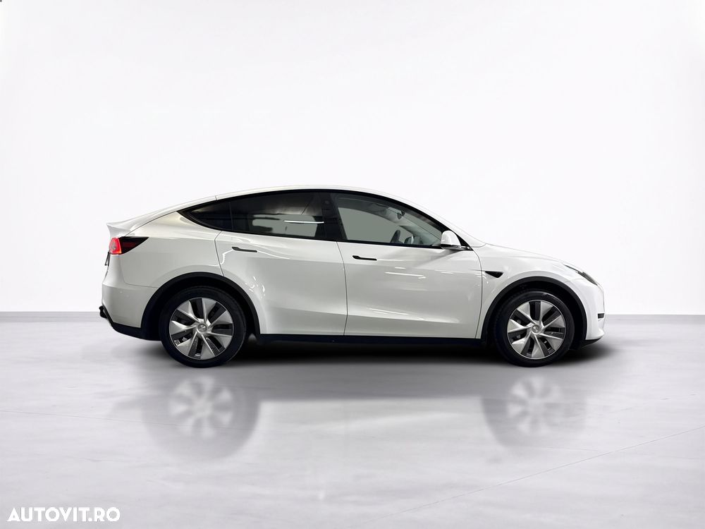 Tesla Model Y - 7