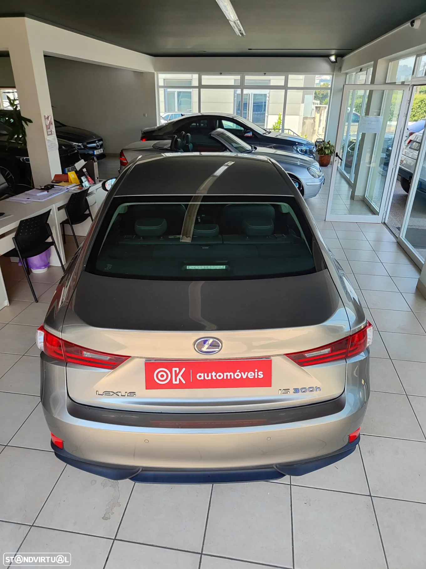 Lexus IS 300H Executive+ - 11