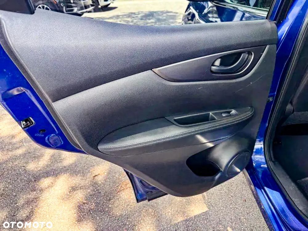 Nissan Qashqai - 25