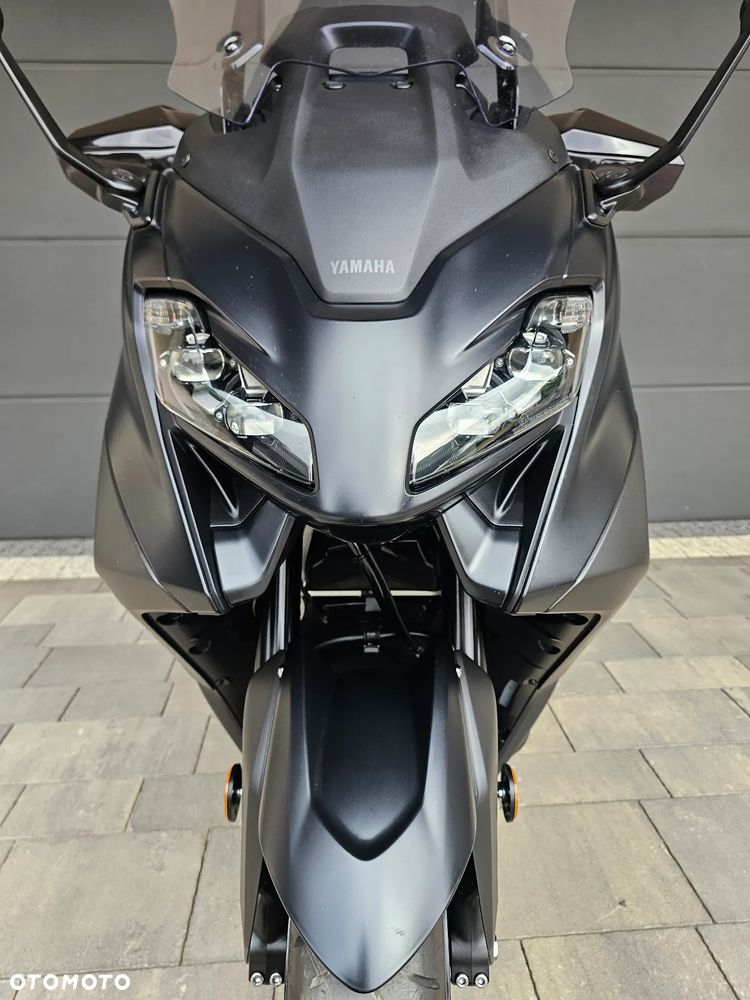 Yamaha Tmax - 16