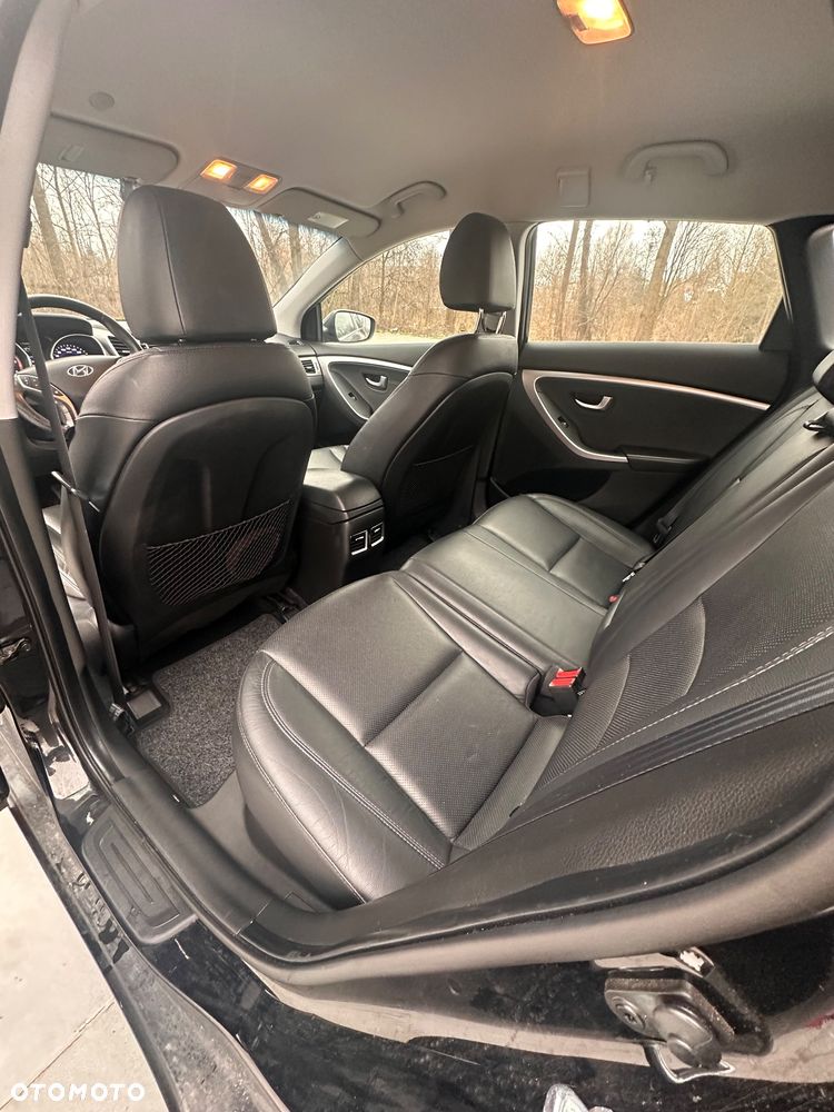 Hyundai i30 1.6 CRDi Automatik Style - 11