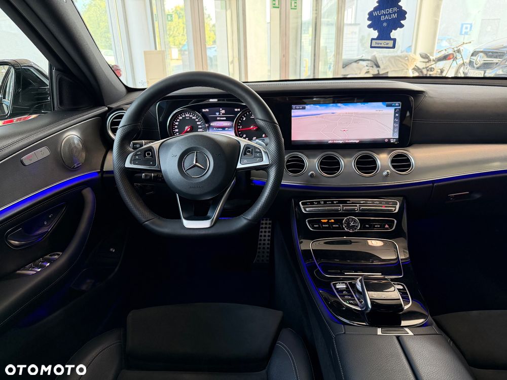Mercedes-Benz Klasa E 220 d 4-Matic 9G-TRONIC - 24