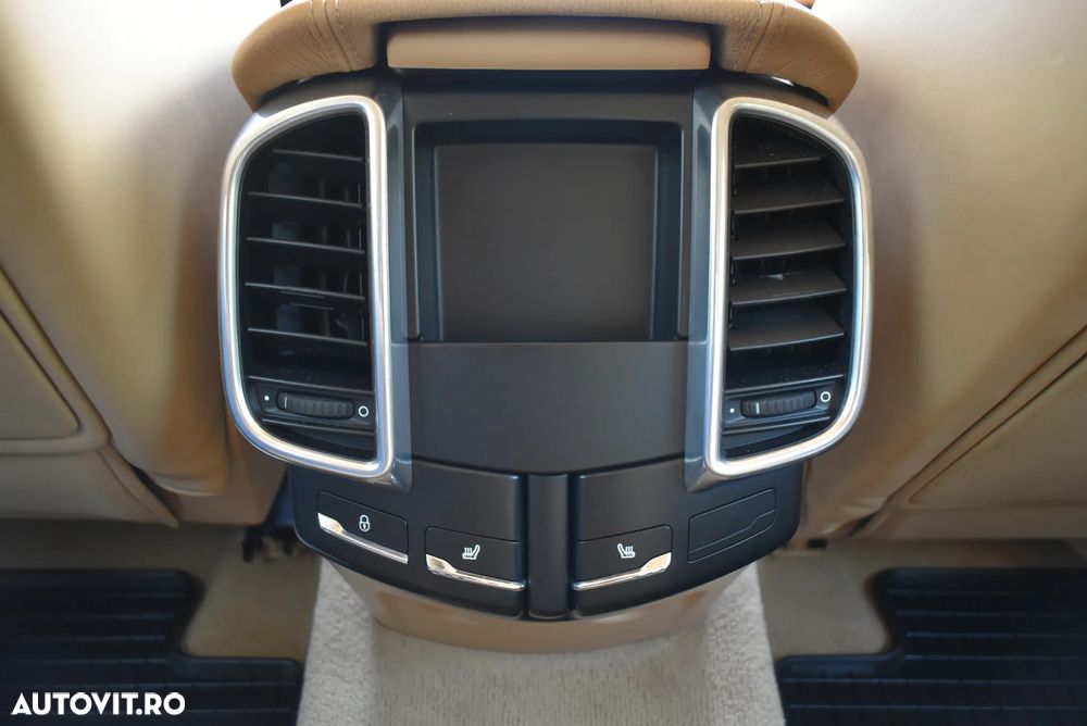 Porsche Cayenne - 24