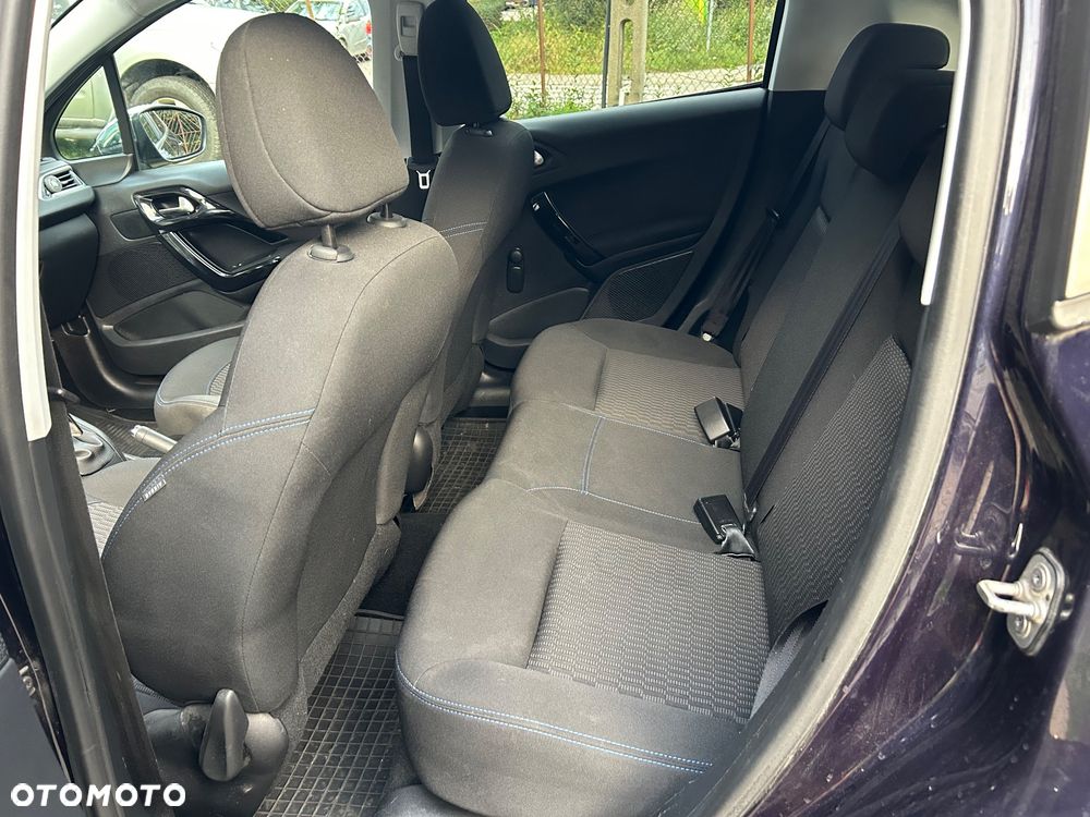 Peugeot 208 - 12